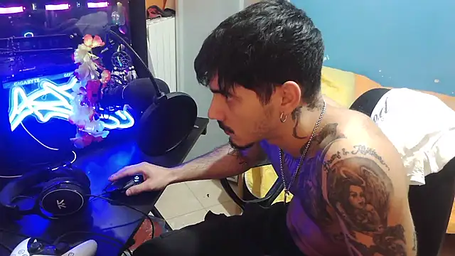 Badboyi1997 online show from October 2025 04:18:01 PM