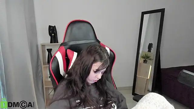 Este Glen online show from March 2025 03:17:02 PM