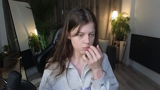 Este Glen online show from October 2025 10:33:02 PM