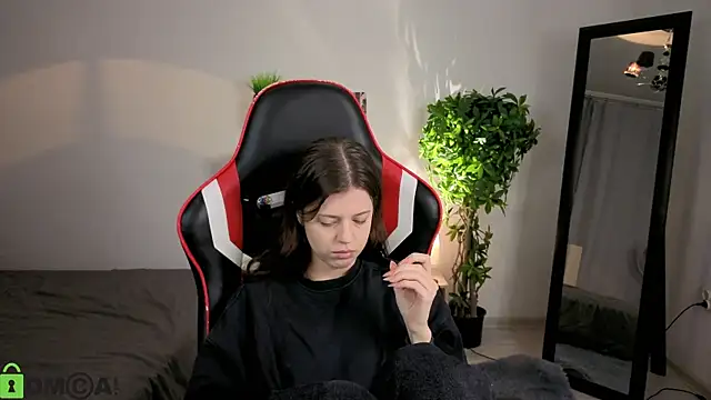 Este Glen online show from October 2025 12:19:01 AM