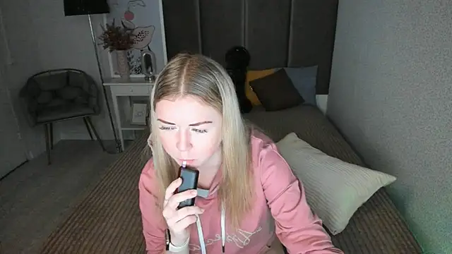 BettyBloom69 online show from November 2025 04:45:02 AM