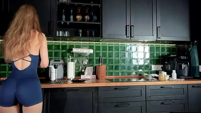 solar bella online show from February 2026 03:06:01 AM