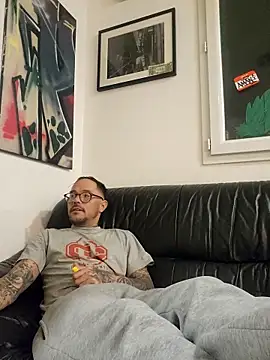 Snapshot of mileflav0r chatting on December 2025 05:42:02 PM mileflav0r online show from December 2025 05:42:02 PM