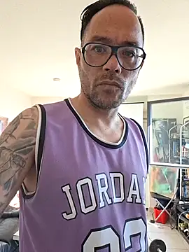 mileflav0r online show from April 2026 07:11:01 AM