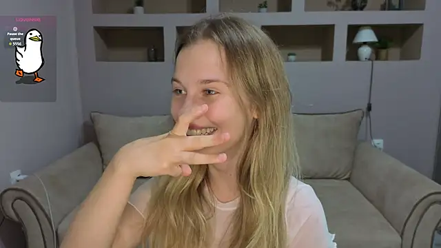 Snapshot of LinaCristonsen chatting on September 2025 05:24:02 PM LinaCristonsen online show from September 2025 05:24:02 PM