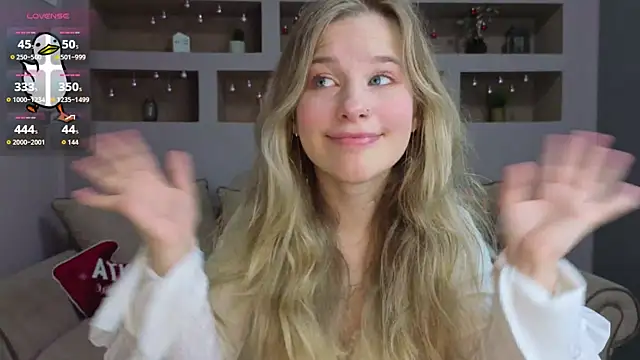 Snapshot of LinaCristonsen chatting on November 2025 02:06:02 PM LinaCristonsen online show from November 2025 02:06:02 PM