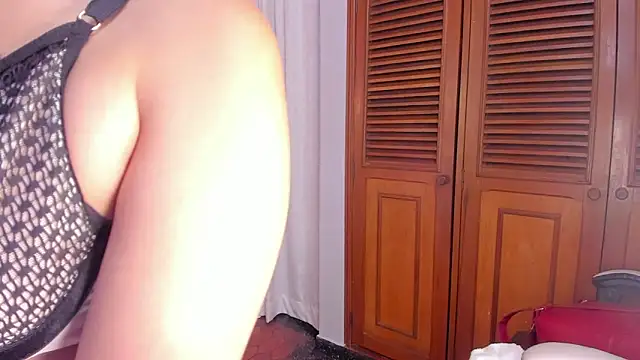 Snapshot of elodie_walker chatting on December 2024 03:06:01 PM elodie walker online show from December 2024 03:06:01 PM