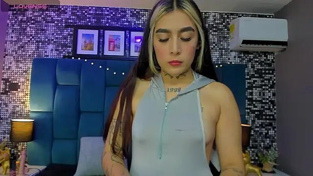 Snapshot of elodie_walker chatting on March 2025 11:32:01 AM elodie walker online show from March 2025 11:32:01 AM