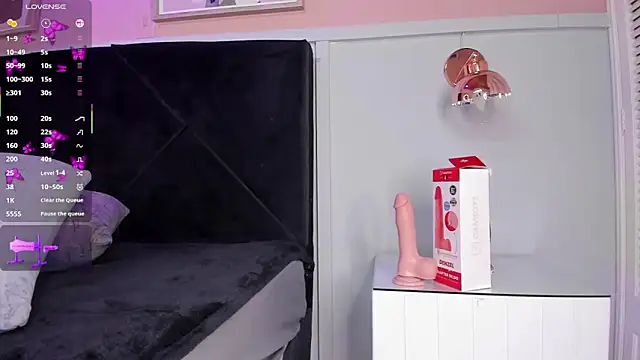 Snapshot of elodie_walker chatting on November 2025 01:20:01 PM elodie walker online show from November 2025 01:20:01 PM