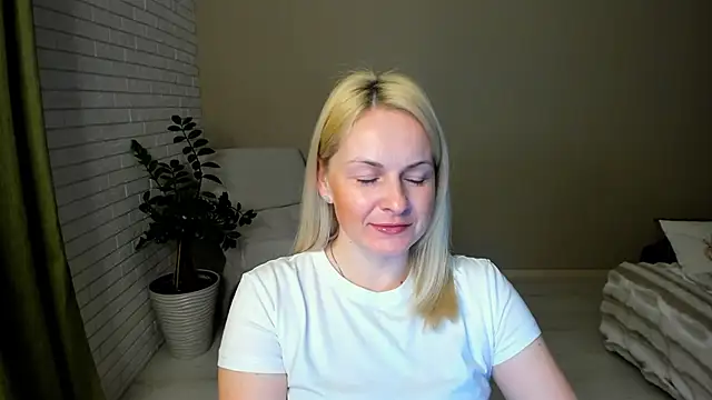 Alicee Gracee online show from February 2026 06:50:01 PM