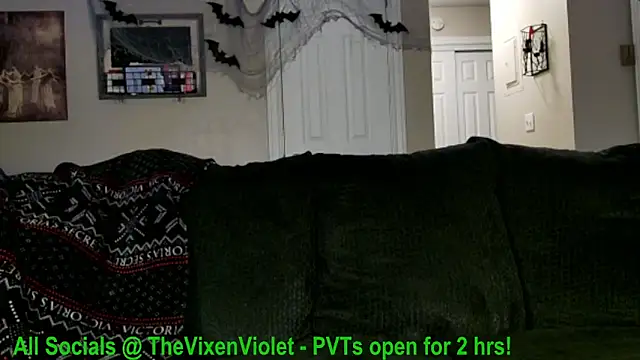 Snapshot of thevixenviolet chatting on December 2024 02:12:01 AM thevixenviolet online show from December 2024 02:12:01 AM