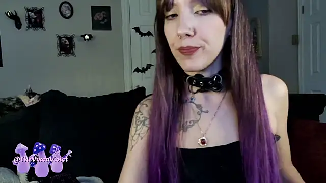 Snapshot of thevixenviolet chatting on October 2025 09:35:02 PM thevixenviolet online show from October 2025 09:35:02 PM
