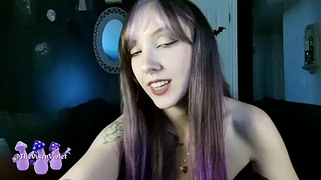 Snapshot of thevixenviolet chatting on October 2025 10:21:02 PM thevixenviolet online show from October 2025 10:21:02 PM