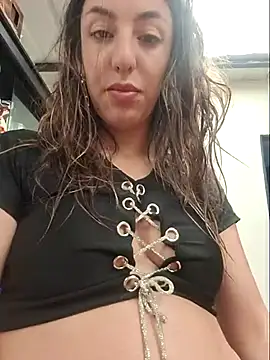 queen-natty online show from February 2025 04:05:01 PM