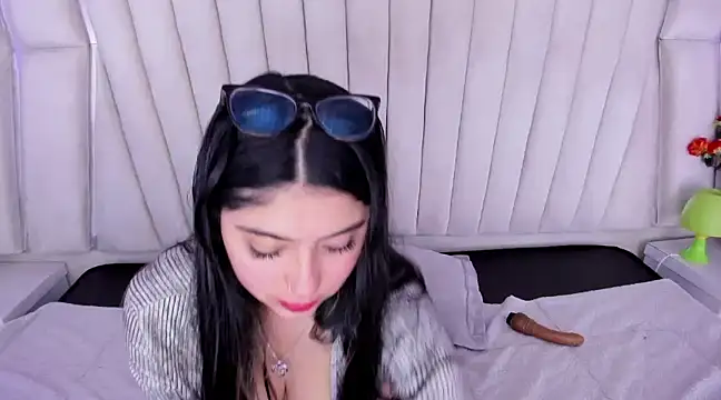 Lucy Anall  online show from December 2024 10:32:02 PM