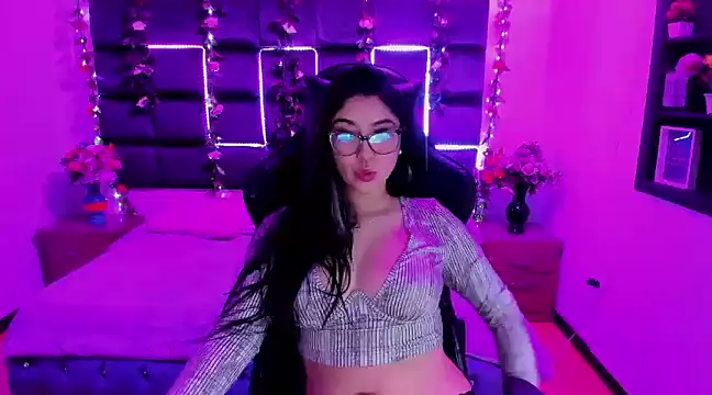 Lucy Anall  online show from December 2024 11:03:01 PM