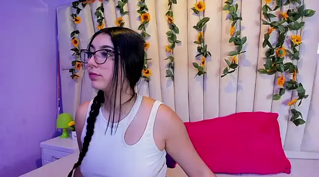 Lucy Anall  online show from February 2025 09:57:01 PM