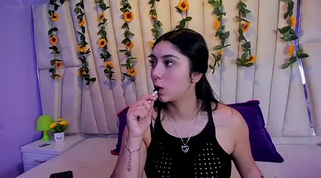 Lucy Anall  online show from February 2025 09:59:02 PM