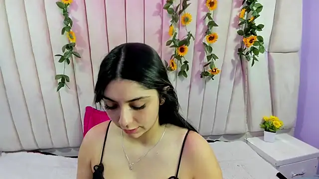 Lucy Anall  online show from October 2025 07:33:01 PM