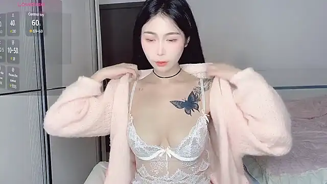 Snapshot of White-Star chatting on December 2024 09:05:01 PM White-Star online show from December 2024 09:05:01 PM