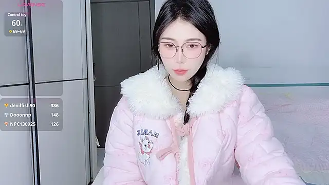 Snapshot of White-Star chatting on December 2024 11:13:02 PM White-Star online show from December 2024 11:13:02 PM