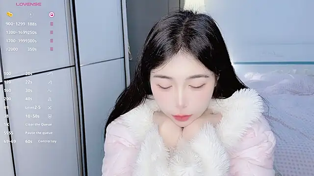 Snapshot of White-Star chatting on February 2025 06:45:01 PM White-Star online show from February 2025 06:45:01 PM