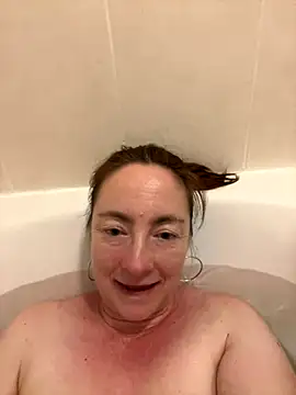 LouiseTswing online show from December 2024 04:40:01 PM