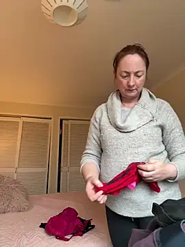 LouiseTswing online show from February 2025 03:29:01 PM