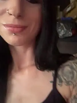 Snapshot of MissMidnightUK chatting on September 2025 01:44:02 PM MissMidnightUK online show from September 2025 01:44:02 PM