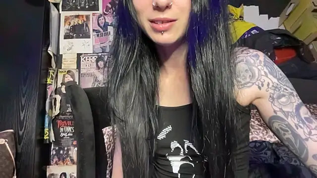 Snapshot of MissMidnightUK chatting on September 2025 10:34:02 PM MissMidnightUK online show from September 2025 10:34:02 PM