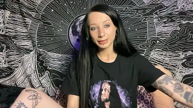 Snapshot of MissMidnightUK chatting on October 2025 10:30:01 PM MissMidnightUK online show from October 2025 10:30:01 PM