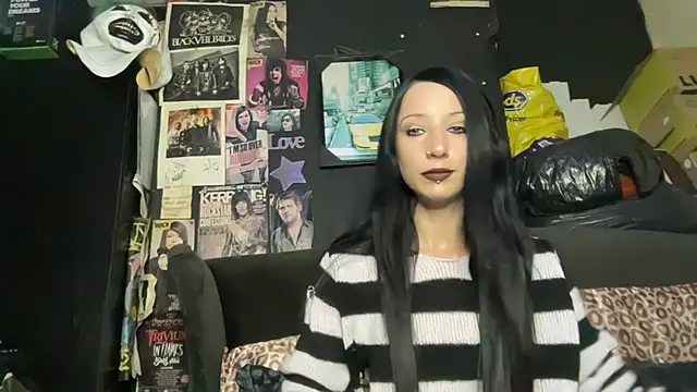 Snapshot of MissMidnightUK chatting on October 2025 10:10:01 PM MissMidnightUK online show from October 2025 10:10:01 PM