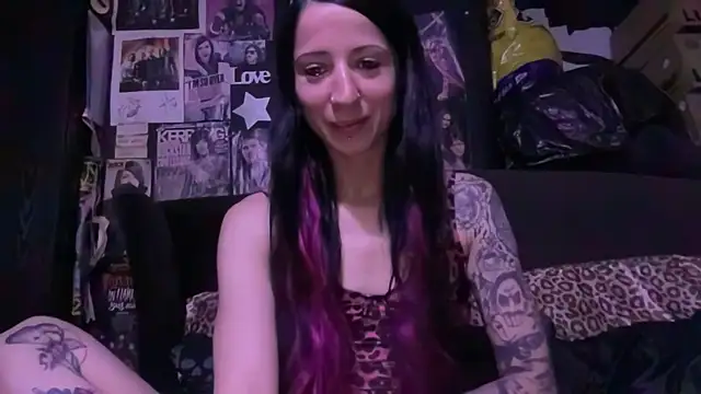 Snapshot of MissMidnightUK chatting on November 2025 11:59:02 PM MissMidnightUK online show from November 2025 11:59:02 PM