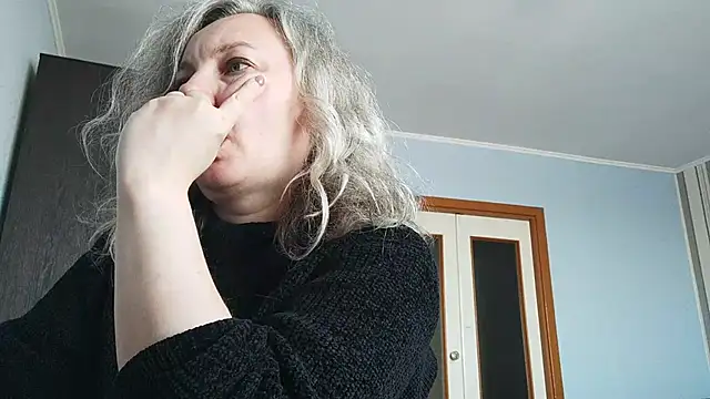 Snapshot of EdithManning chatting on April 2026 06:28:01 AM EdithManning online show from April 2026 06:28:01 AM