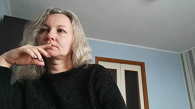 Snapshot of EdithManning chatting on April 2026 05:14:02 AM EdithManning online show from April 2026 05:14:02 AM