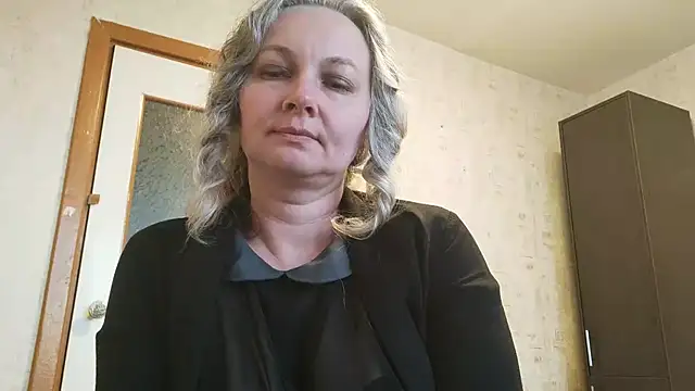 Snapshot of EdithManning chatting on May 2026 05:32:02 PM EdithManning online show from May 2026 05:32:02 PM