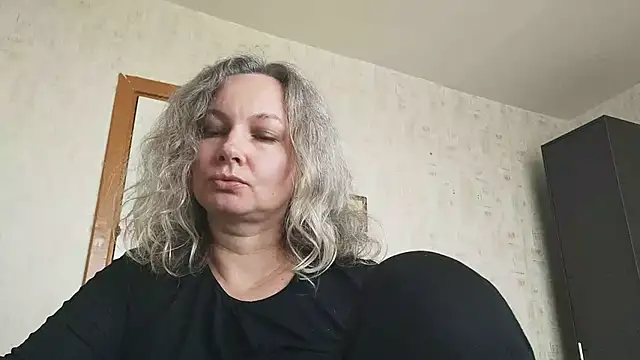 Snapshot of EdithManning chatting on May 2026 06:30:01 AM EdithManning online show from May 2026 06:30:01 AM