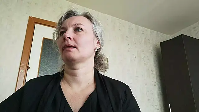 Snapshot of EdithManning chatting on May 2026 06:30:02 AM EdithManning online show from May 2026 06:30:02 AM