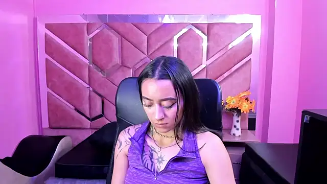 Miaa Thopmson online show from September 2025 10:32:01 PM