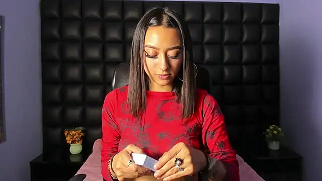 Miaa Thopmson online show from September 2025 08:56:01 PM