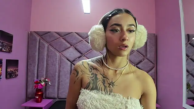 Miaa Thopmson online show from October 2025 09:45:01 PM