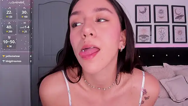 Snapshot of moonlygirl1 chatting on January 2025 03:46:02 PM moonlygirl1 online show from January 2025 03:46:02 PM