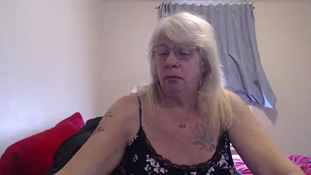 canadiancougar1965 online show from December 2024 04:18:01 PM