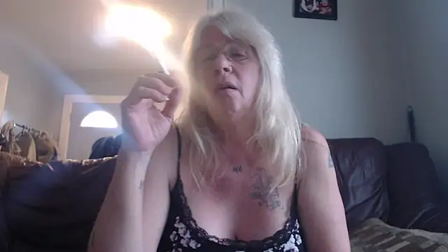 canadiancougar1965 online show from February 2025 02:37:01 PM