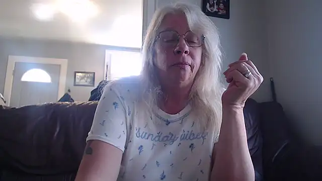 canadiancougar1965 online show from March 2025 01:03:01 PM