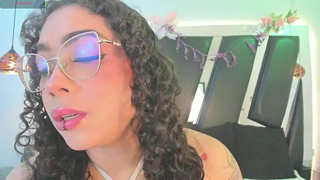 antonelllepiercee online show from July 2026 01:51:02 PM