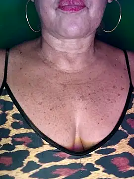 Kasandra Ho online show from November 2025 05:45:02 PM