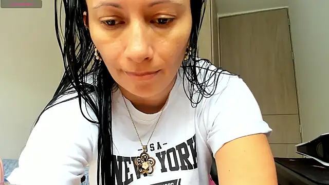 gracekelly12 online show from November 2025 03:34:01 PM