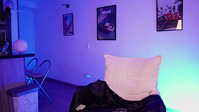 Snapshot of Megga_Bluee chatting on November 2025 11:36:02 PM Megga Bluee online show from November 2025 11:36:02 PM