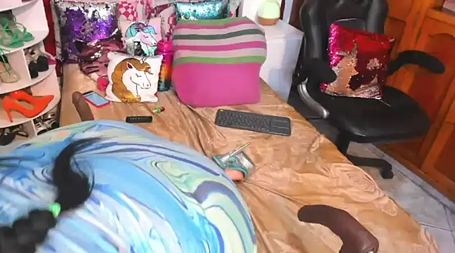 larafoxter online show from December 2024 03:25:01 AM